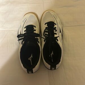 Mizuno volleyball shoes. Size: 6.5 women’s
